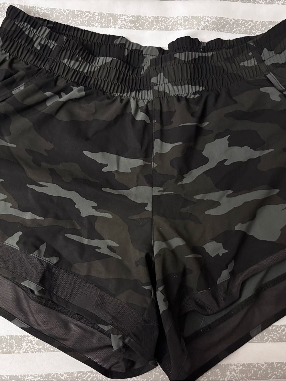 Athleta Mesh Racer Run Women’s Shorts 4”